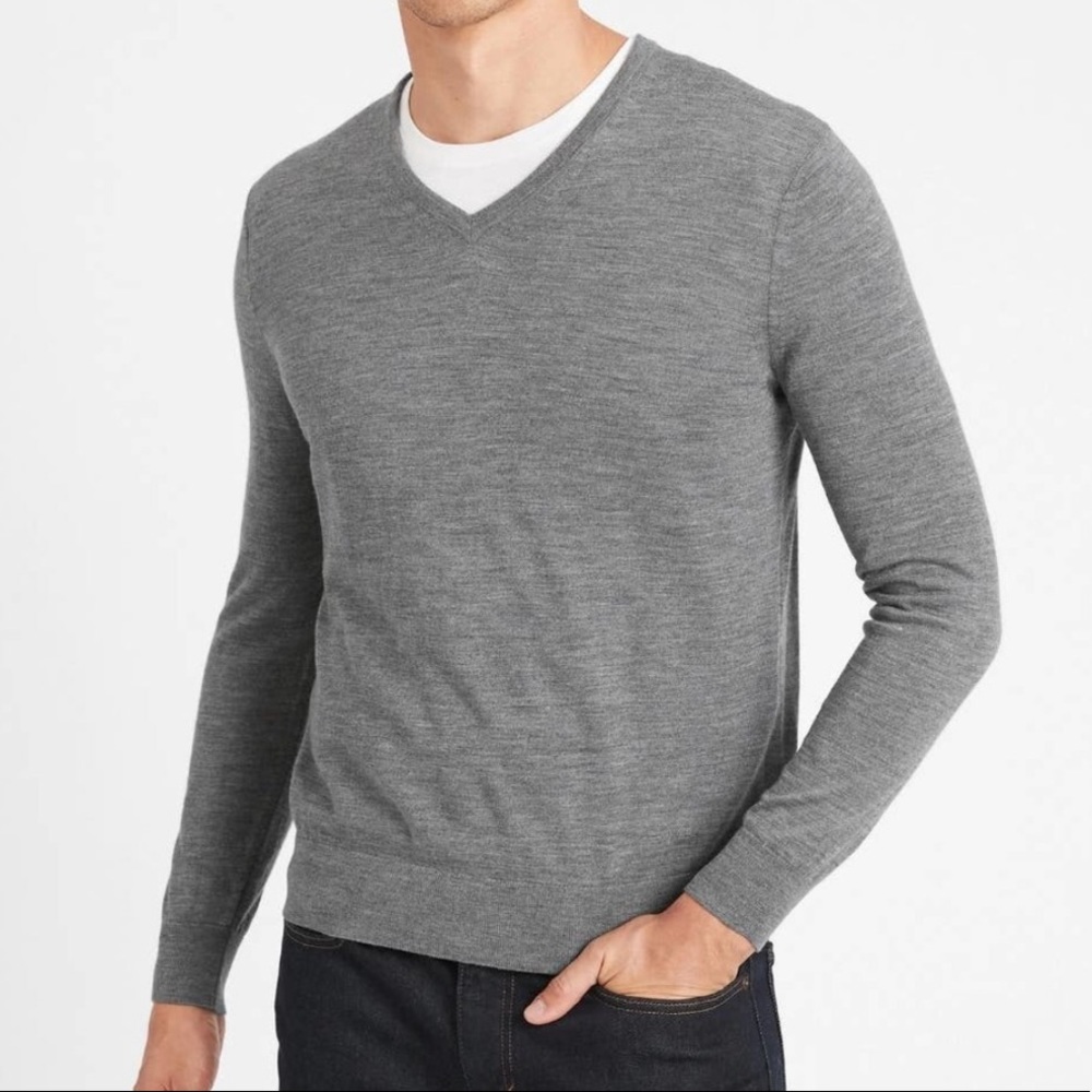 Banana Republic Gray V Neck Extra Fine Merino Wool Men’s Sweater, Medium